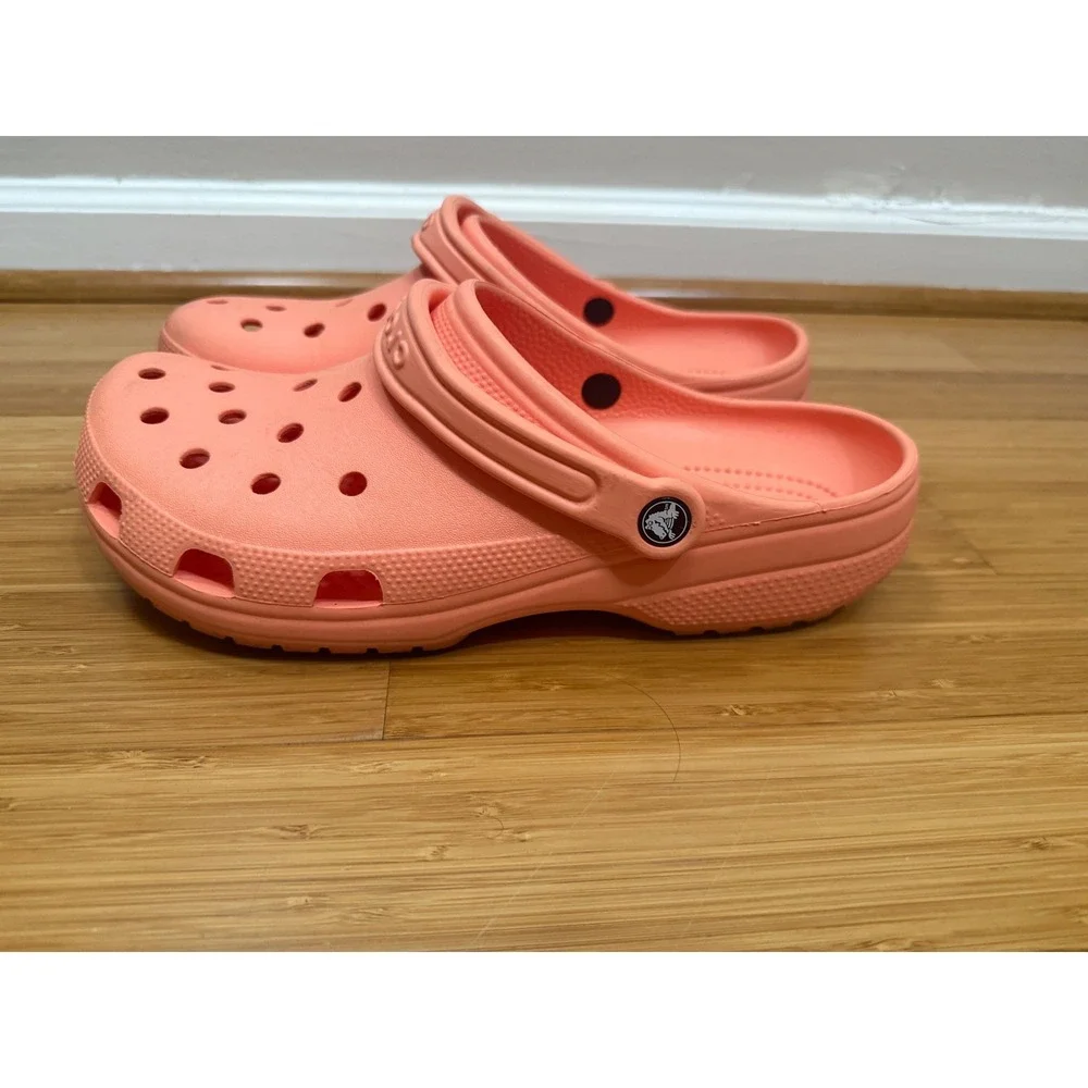 Crocs Classic Clog Mens Size 11 Peach Pink Slip On Water Friendly Comfort Shoes